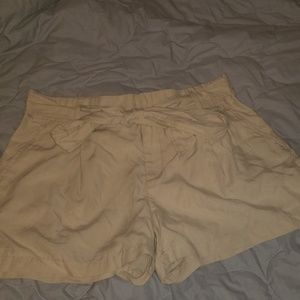 GAP Beige shorts